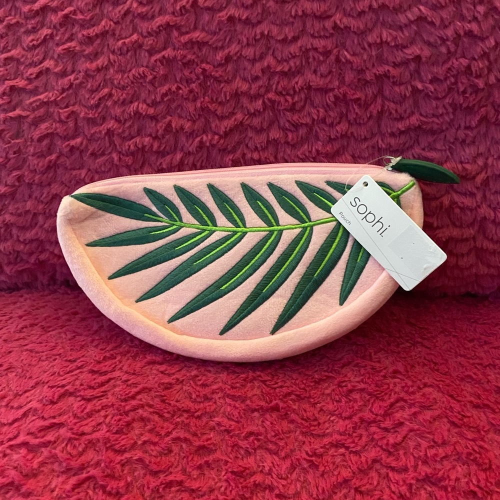 💚 Sophi Palm Pouch - Picture 1 of 3